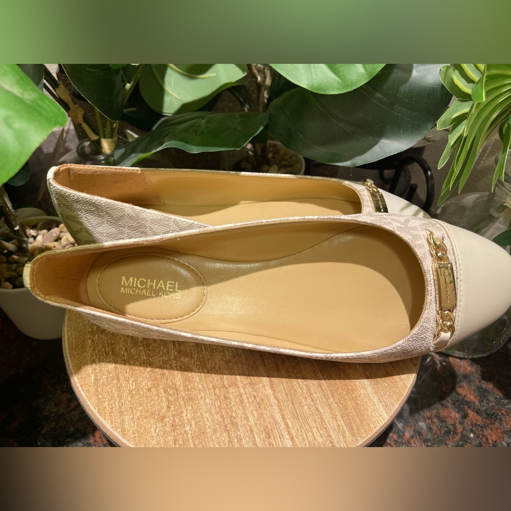 Michael Kors vanilla ballet flats MK mini logo w/ gold plate Slip on rubber sole - Picture 8 of 10